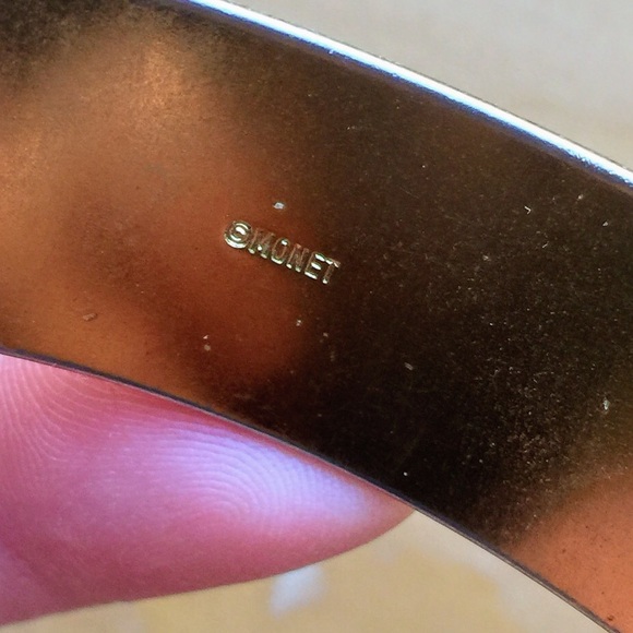 Vintage 2pc set Monet signed gold tone bracelets - Picture 8 of 8